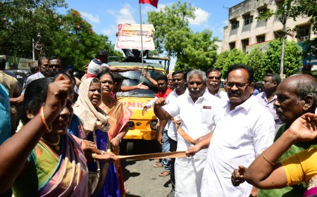 ஆட்டோவை தேர் போல் இழுத்து  கம்யூனிஸ்ட் கட்சியினர் நூதன போராட்டம்